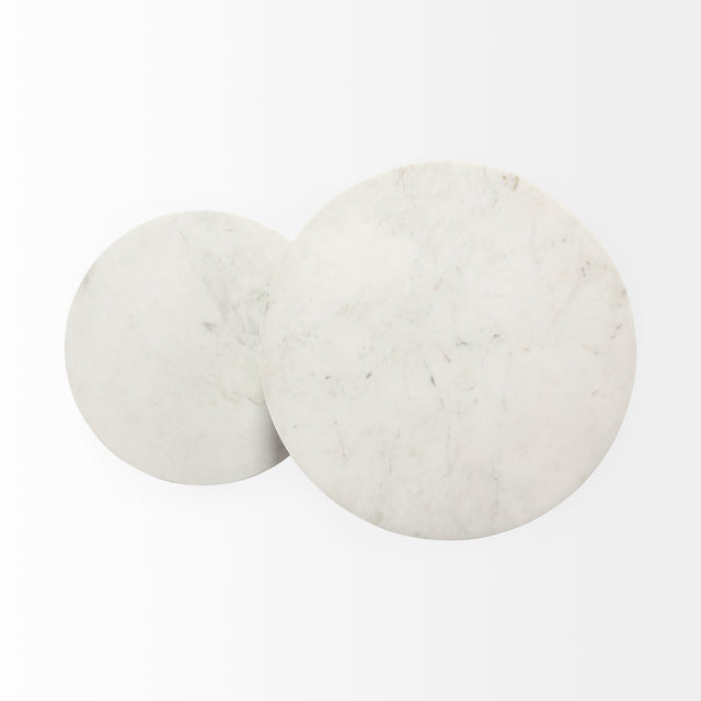 tables d appoint ronde avec plateau effet marbre blanc et structure metal noire.