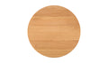 Table d'appoint en bois clair au design minimaliste pose sur tapis texture dans un interieur moderne.