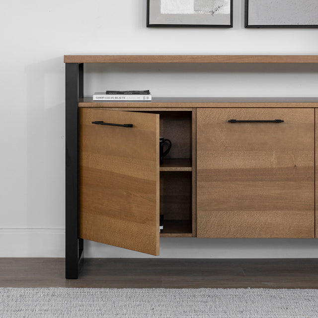 Buffet Augusta en merisier ambré, style épuré et fonctionnel | Augusta sideboard in amber cherry wood, sleek and functional style.