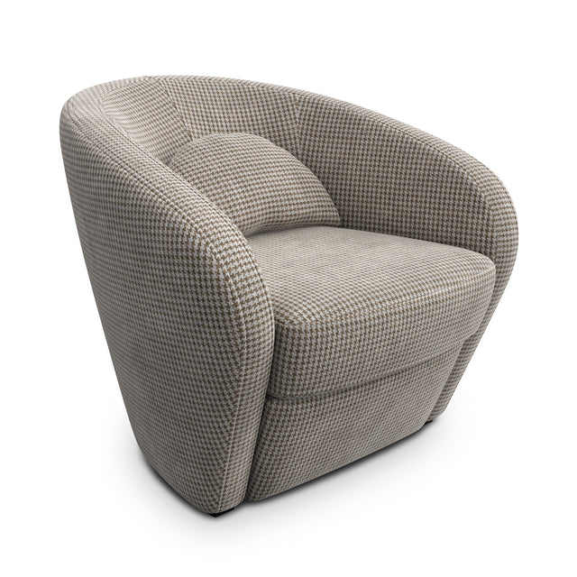 Fauteuil arrondi en tissu beige motif pied-de-poule, design contemporain sur fond neutre.