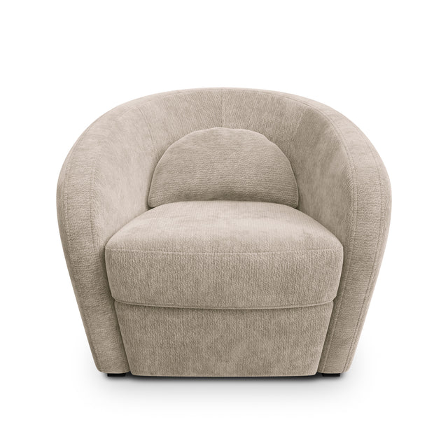Fauteuil arrondi en tissu beige uni avec coussin, design moderne sur fond neutre.
