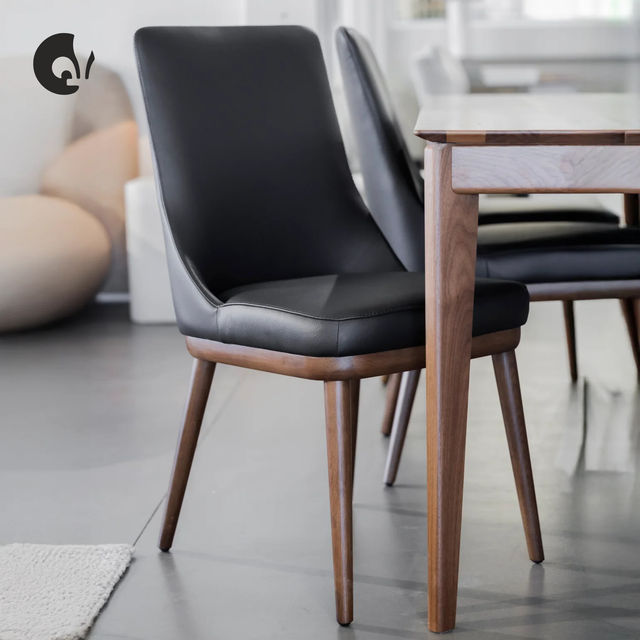 Chaise de salle à manger en cuir noir - Iris