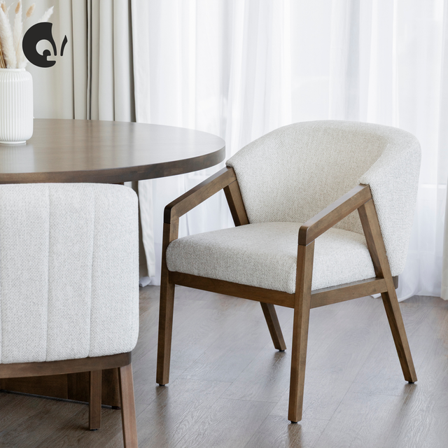 Chaise de cuisine en tissu boucle d'or et merisier pacane - Maurice