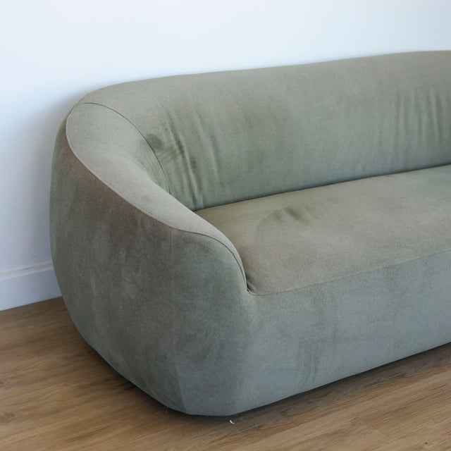 Canapé Lowell en tissu vert feutré