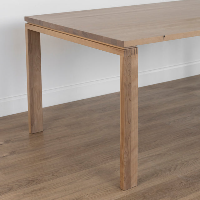 Table Beauchamp