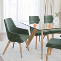 Chaise de salle à manger en tissu vert avec accoudoirs et pieds en bois, style moderne autour d’une table en verre.