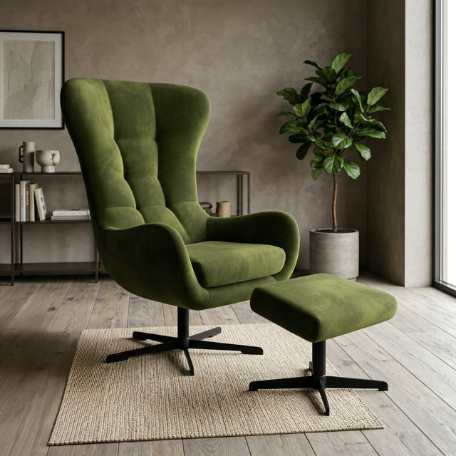 Fauteuil pivotant vert avec repose-pieds assorti, design moderne dans un salon chaleureux avec plante décorative.