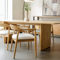 Chaise de cuisine en bois merisier avec assise rembourrée cuir végane beige style scandinave.