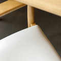 Chaise de cuisine en bois merisier avec assise rembourrée cuir végane beige style scandinave.