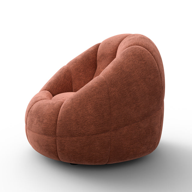 Fauteuil design arrondi terracotta en tissu, sur fond neutre.