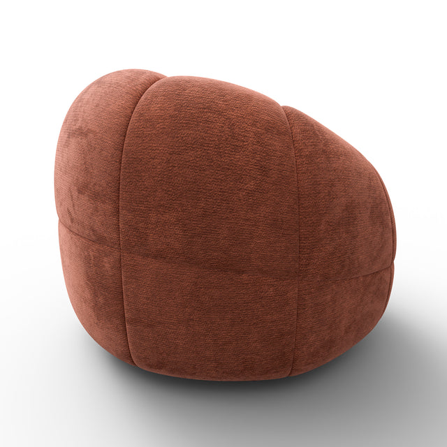 Fauteuil design arrondi terracotta en tissu, sur fond neutre.