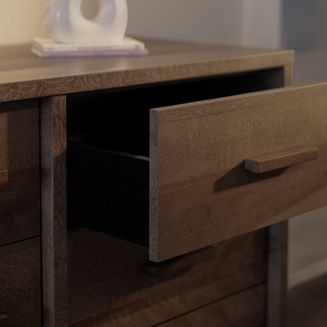 Commode double en bois brun foncé à 6 tiroirs au design contemporain pour chambre à coucher.