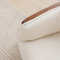 vue de proche du fauteuil beige avec détails en bois noyer