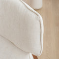 vue de proche du fauteuil beige avec détails en bois noyer