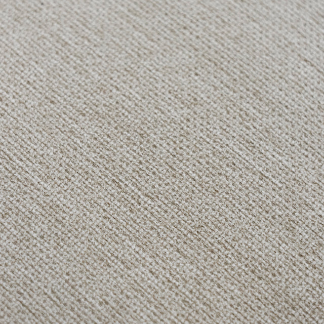 gros plan sur texture du tissu beige clair du pouf en maille fine.

