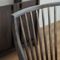 Chaise de salle à manger en bois foncé avec dossier à lattes et assise rembourrée en tissu beige.