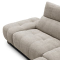 sofa modulaire en tissu sable fin, inclinable, au design contemporain sur fond blanc.