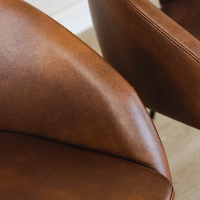 Ensemble de 2 chaises de salle à manger en cuir végane cognac - Madison