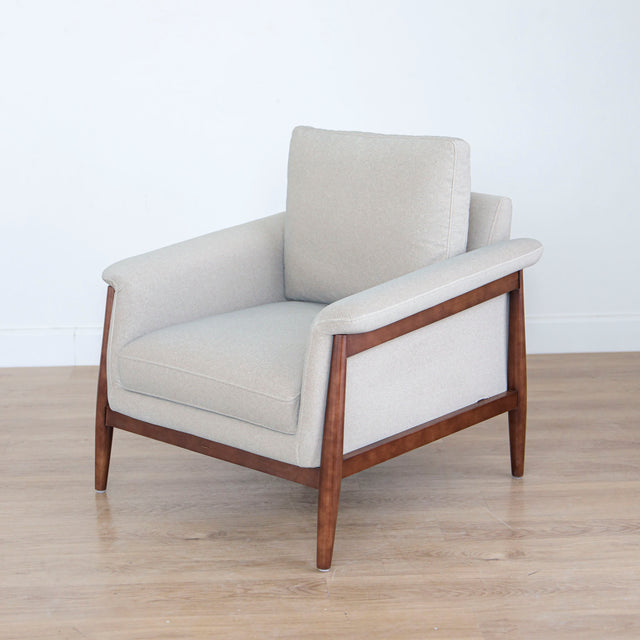 Fauteuil Arnold en tissu sable feutré