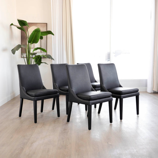 Ensemble de 5 chaises de cuisine SINATRA en cuir végane noir avec coutures assorties blanche avec les pattes en bois noir