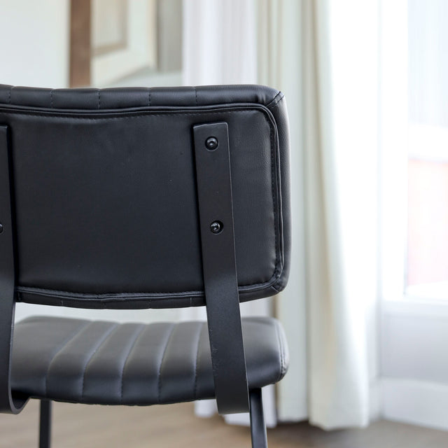 Ensemble de 3 chaises Mcgill en cuir végane noir avec pattes en acier