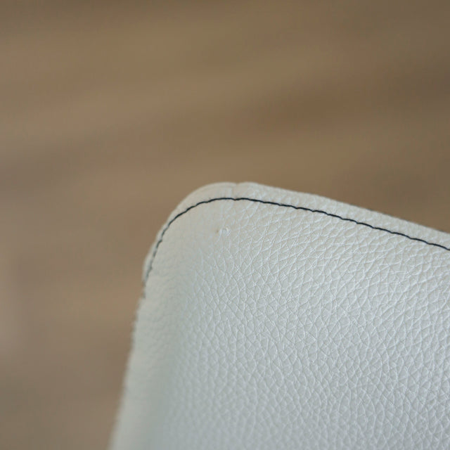 Ensemble de 2 chaises SINATRA en cuir végane crème avec pattes en bois noir