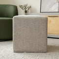 Ottoman cube beige en tissu texturé, idéal comme assise ou table d’appoint dans un salon moderne.