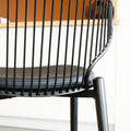 Tabouret de bar noir avec assise rembourrée et dossier ajouré design, idéal pour cuisine moderne.