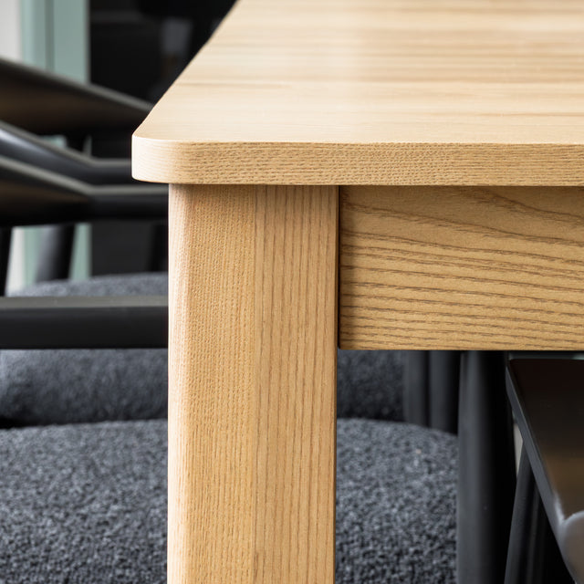 Extendable table in light ash - St-Louis