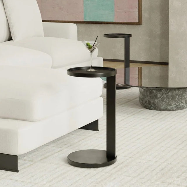 table d'appoint rond noir en metal au design minimaliste.