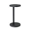 table d'appoint rond noir en metal au design minimaliste.