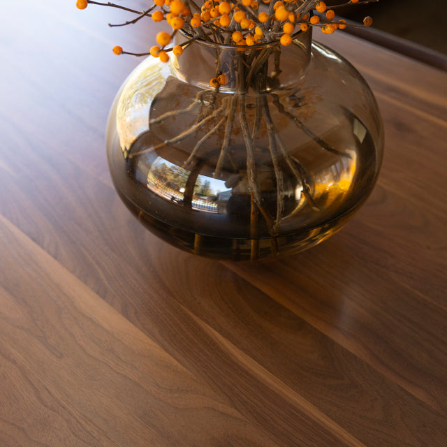 Table St-Martin en noyer foncé | St-Martin table in dark walnut.