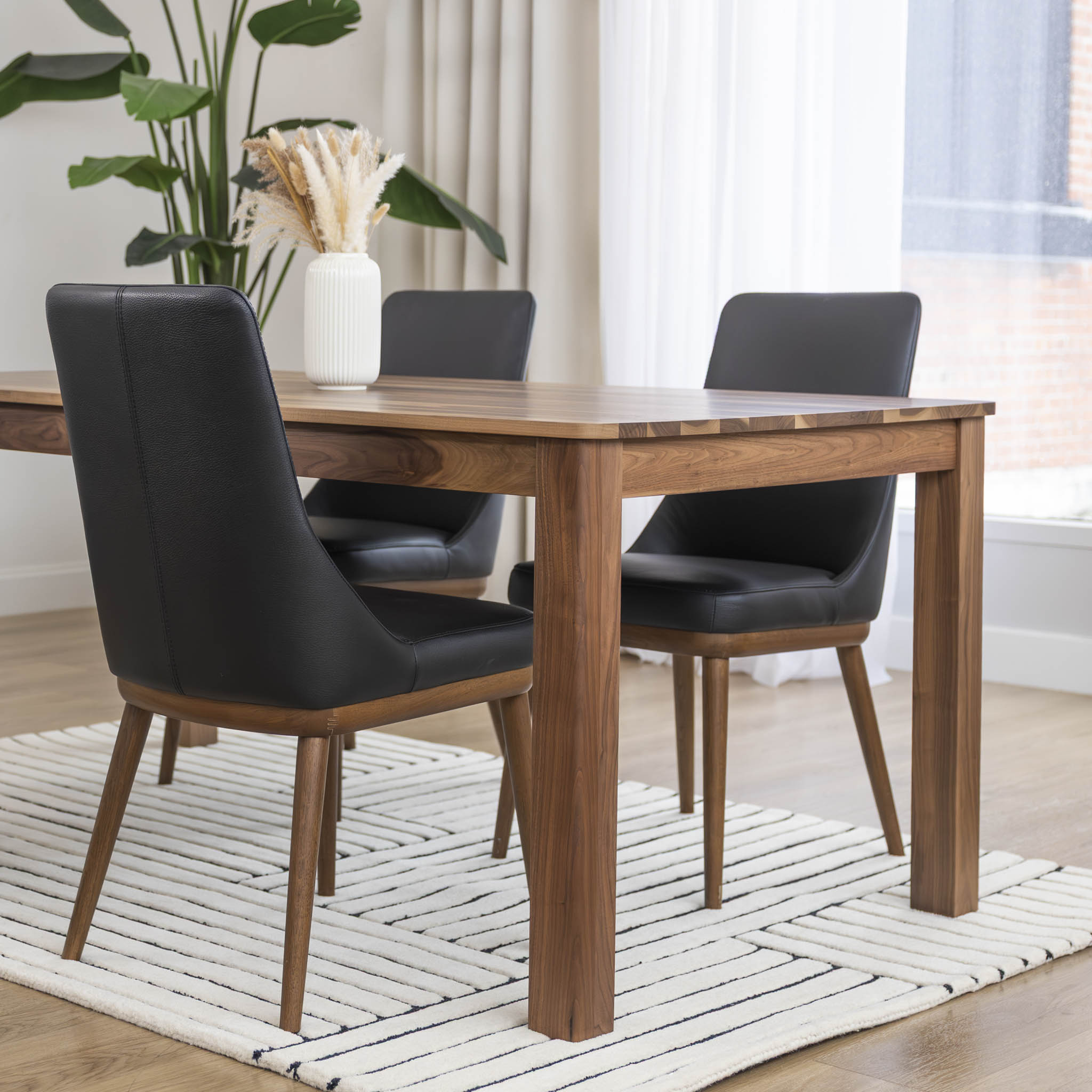 Table ST-LOUIS