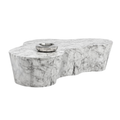 Table basse design en marbre blanc veiné, forme organique sculpturale, idéale pour un salon moderne.