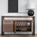 Buffet élégant avec un design épuré en bois naturel | Elegant sideboard with a sleek natural wood design.