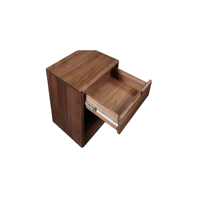 Table de chevet en bois avec tiroir et niche ouverte, design compact et naturel pour chambre moderne.