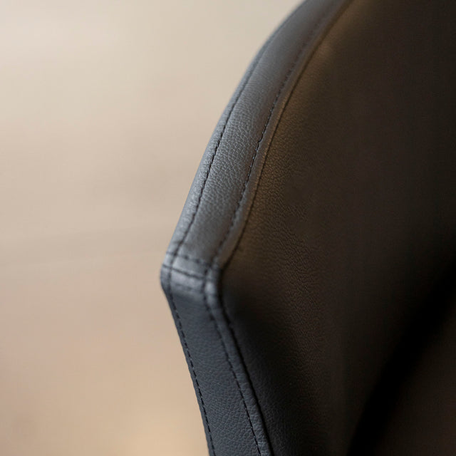 tabouret de comptoir noir en cuir synthetique avec dossier moderne et assise rembourrée